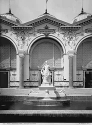 Portico ja suihkulähde yleisnäyttelyssä Pariisissa, 1889